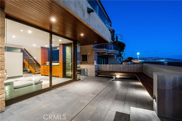 732 The Strand, Hermosa Beach, California 90254, 4 Bedrooms Bedrooms, ,2 BathroomsBathrooms,Residential,Sold,The Strand,SB25197850
