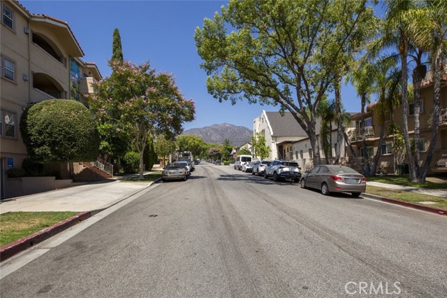 550 E Santa Anita Avenue, Burbank CA: https://media.crmls.org/medias/af2b7bc4-3716-4760-a6da-06bbc2358e31.jpg