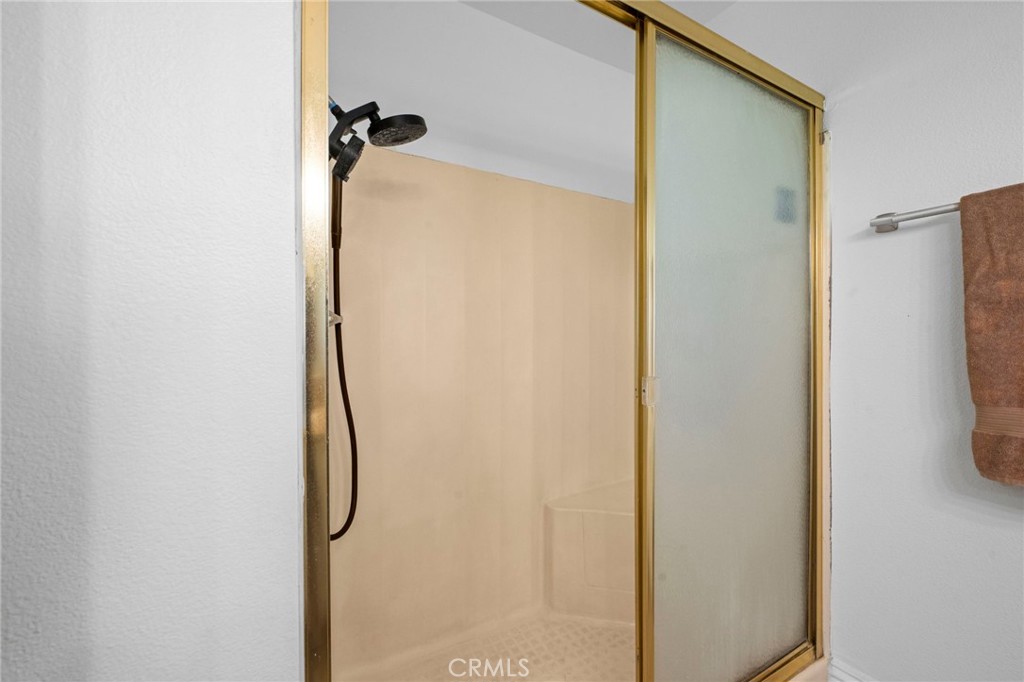https://media.crmls.org/medias/af2bd852-bed9-4f0f-a233-00a66c2c355e.jpg?preset=X-Large