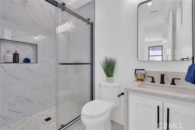 Main Floor - Ensuite Bathroom