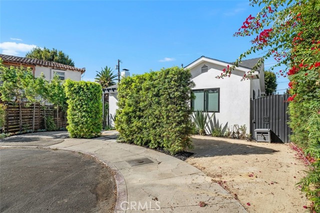 2329 Vineyard Avenue, Los Angeles CA: https://media.crmls.org/medias/af310369-e1ab-48e6-8410-8c8f6819d472.jpg