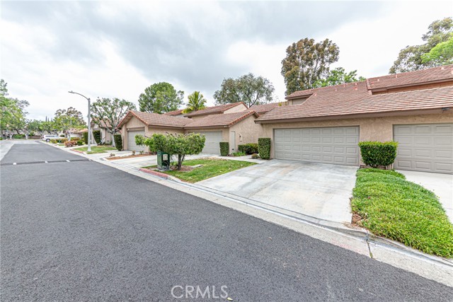 Detail Gallery Image 30 of 42 For 2535 Cypress Point Dr, Fullerton,  CA 92833 - 2 Beds | 2/1 Baths