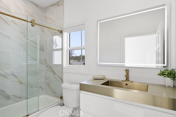 Detail Gallery Image 26 of 67 For 9514 Oakridge Pl, Chatsworth,  CA 91311 - 6 Beds | 6 Baths