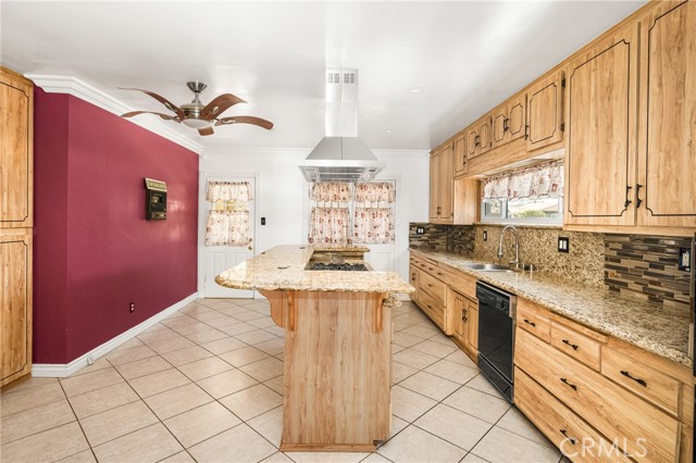 2775 Wetherly Avenue, Long Beach CA: https://media.crmls.org/medias/af31f75b-b75f-44b2-bb87-9740bb5be005.jpg