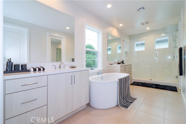 390 Riverbend, Lake Forest CA: https://media.crmls.org/medias/af329d1f-4bf2-4082-9ea7-fdedfb996ee0.jpg