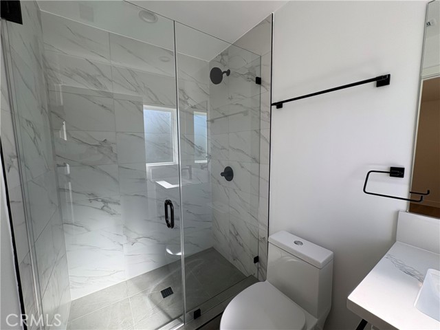 Detail Gallery Image 7 of 21 For 14165 Calvert St, Van Nuys,  CA 91401 - 4 Beds | 4 Baths