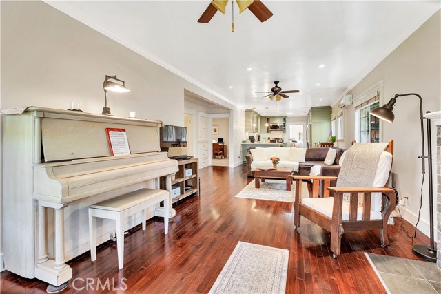 Detail Gallery Image 12 of 63 For 4562 Lomita, Los Angeles,  CA 90019 - 3 Beds | 2 Baths