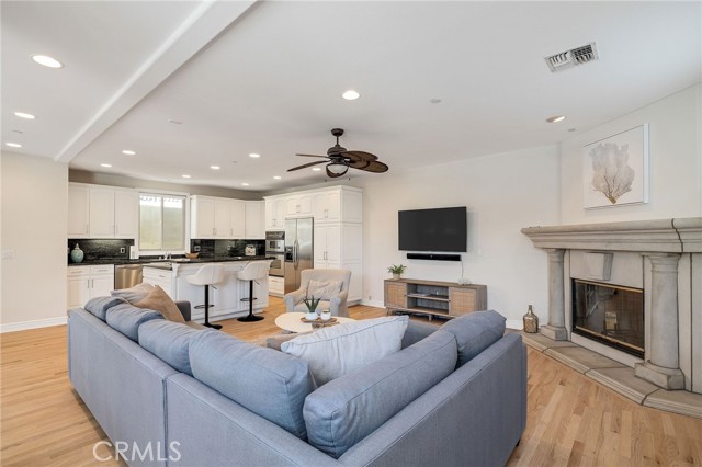 604 Manhattan Beach Boulevard, Manhattan Beach CA: https://media.crmls.org/medias/af3569a9-c3d7-456a-93d6-96fb12152ded.jpg