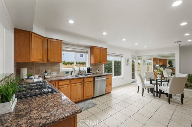 Detail Gallery Image 21 of 62 For 18760 Wells, Tarzana,  CA 91356 - 5 Beds | 4 Baths