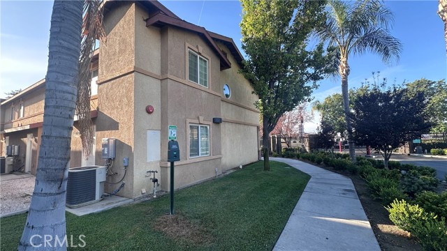 600 Hosking Avenue, Bakersfield CA: https://media.crmls.org/medias/af36676e-1c59-43a0-8614-dd7661e9cf85.jpg