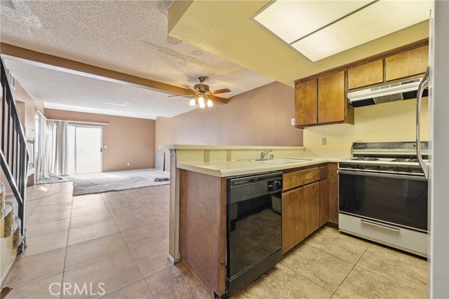 Detail Gallery Image 11 of 38 For 16590 Terrace Ln #G,  Fontana,  CA 92335 - 3 Beds | 2/1 Baths