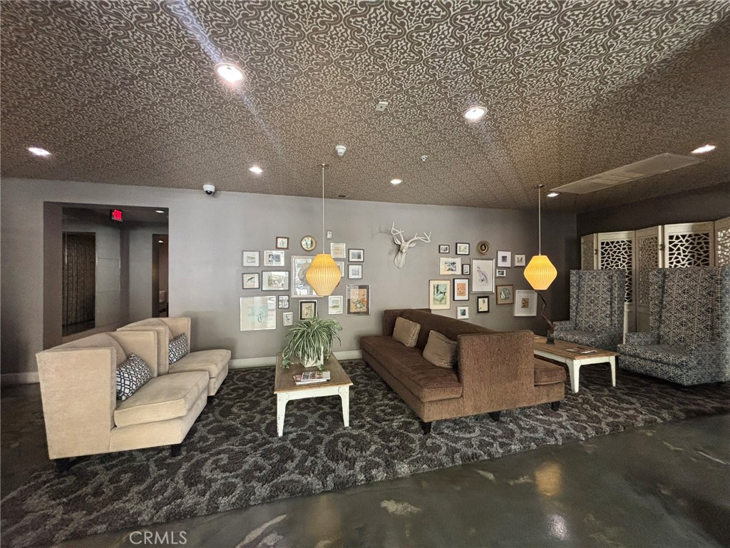https://media.crmls.org/medias/af37cd2d-eebd-42e3-bf5c-bab61dfa0432.jpg?preset=X-Large