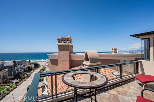 221 17th, Manhattan Beach, California 90266, 5 Bedrooms Bedrooms, ,6 BathroomsBathrooms,Residential,For Sale,17th,SR26091960