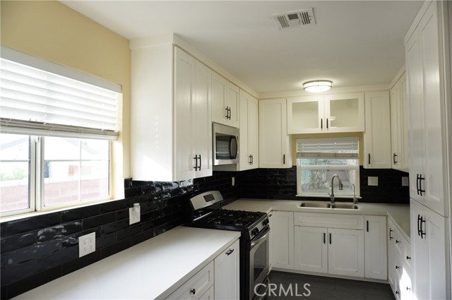 10109 Noble Avenue, Mission Hills (San Fernando) CA: https://media.crmls.org/medias/af387d0c-19a2-40ca-a93a-bb8f65845e56.jpg