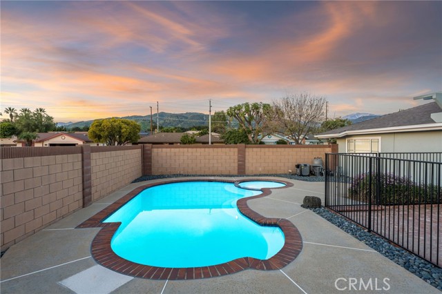 Detail Gallery Image 33 of 38 For 819 N Shaftesbury Ave, San Dimas,  CA 91773 - 3 Beds | 2 Baths