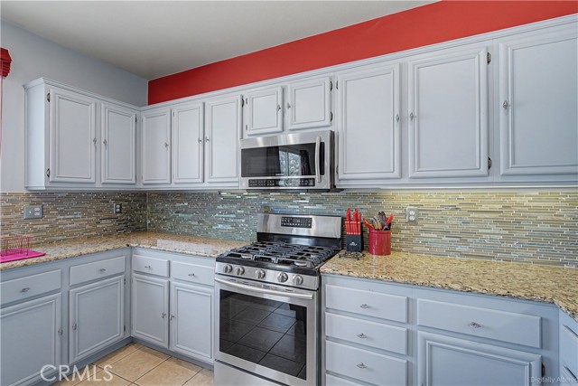 Detail Gallery Image 6 of 31 For 172 Goldenrod Ave, Perris,  CA 92570 - 5 Beds | 3 Baths