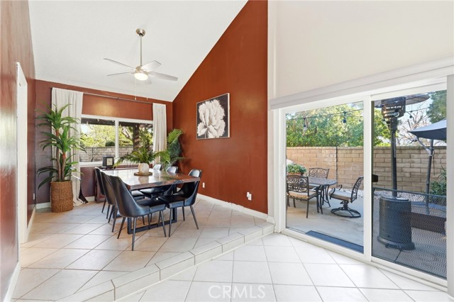 Detail Gallery Image 7 of 41 For 23943 via Flamenco, Valencia,  CA 91355 - 5 Beds | 3 Baths