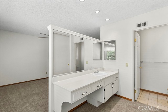 25530 Meadow Mont Street, Valencia CA: https://media.crmls.org/medias/af3c7489-4fda-497f-94b7-d17fb1261c95.jpg