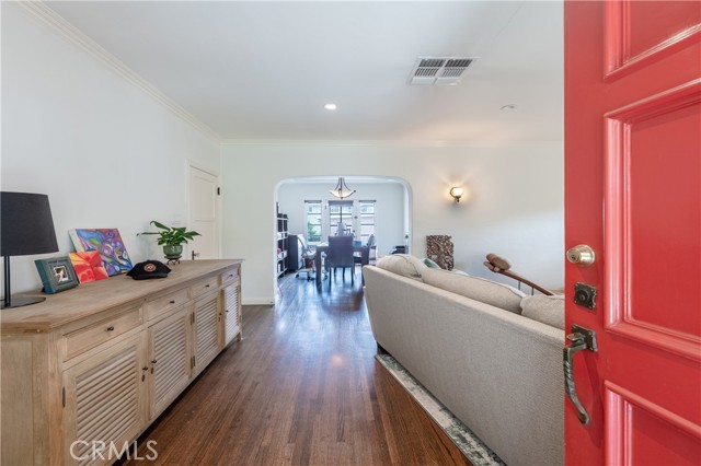 Detail Gallery Image 4 of 27 For 4182 Greenbush, Sherman Oaks,  CA 91423 - 3 Beds | 2 Baths