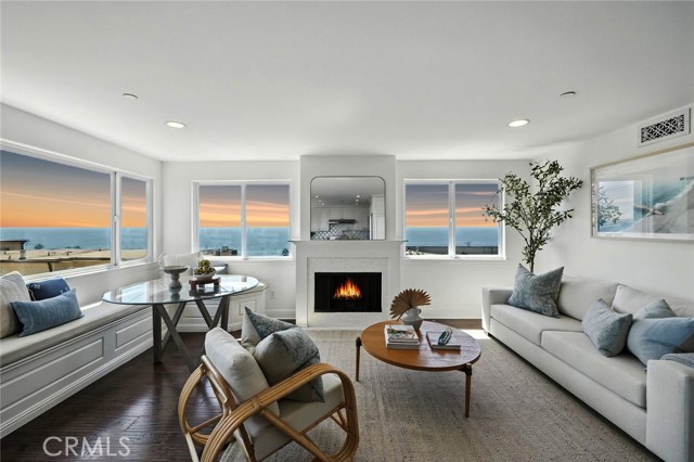 213 Seaview Street, Manhattan Beach CA: https://media.crmls.org/medias/af3d8a81-0158-495e-96cb-8637cca0862d.jpg