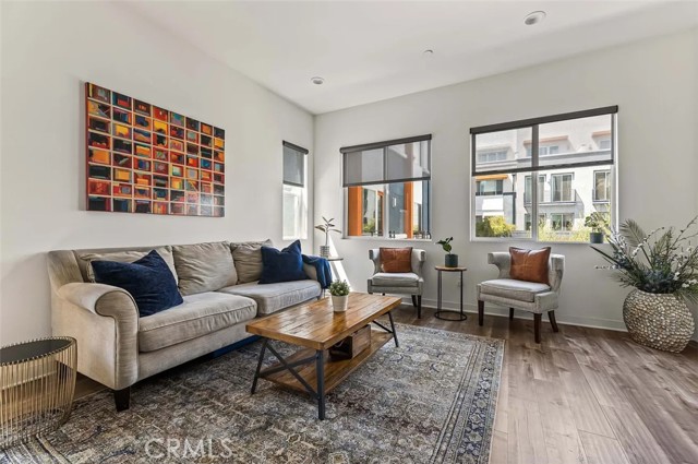 Detail Gallery Image 9 of 20 For 215 Elm Ave, Long Beach,  CA 90802 - 2 Beds | 3 Baths