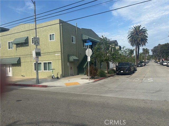 1102 Termino Avenue, Long Beach CA: https://media.crmls.org/medias/af3eae46-f404-4c65-a2ff-b27aed086267.jpg