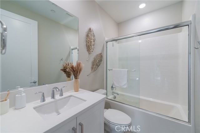 421 Transport, Tustin CA: https://media.crmls.org/medias/af3ed964-b5e8-4caf-9e9a-77742c15699b.jpg