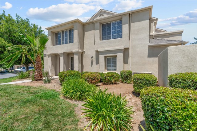 Detail Gallery Image 1 of 16 For 12016 Aspen Cir #B,  Grand Terrace,  CA 92313 - 2 Beds | 2 Baths