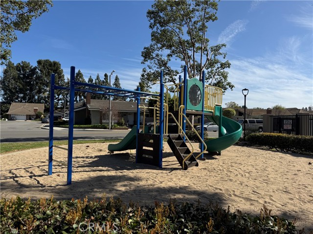 18 Snapdragon, Irvine CA: https://media.crmls.org/medias/af3fd153-07a5-4f0c-be53-f8f7030b7495.jpg