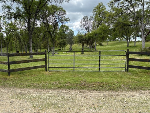 4060 Indian Peak Road, Mariposa CA: https://media.crmls.org/medias/af400277-9a51-4b58-8e81-ccfb81c33755.jpg