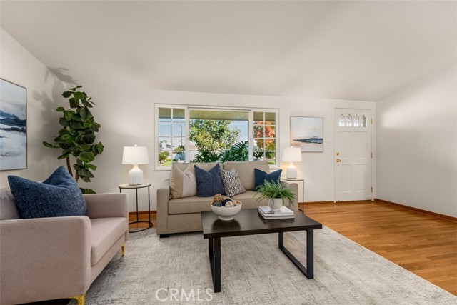 Detail Gallery Image 5 of 30 For 2020 W Willow Ave, Orange,  CA 92868 - 3 Beds | 2 Baths