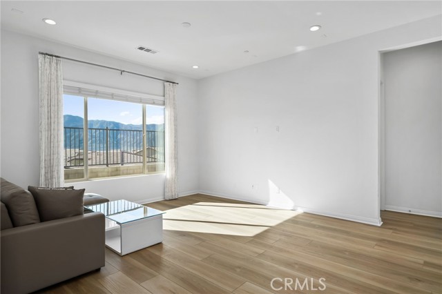 Detail Gallery Image 9 of 71 For 11957 Shadeland, Corona,  CA 92883 - 2 Beds | 2 Baths