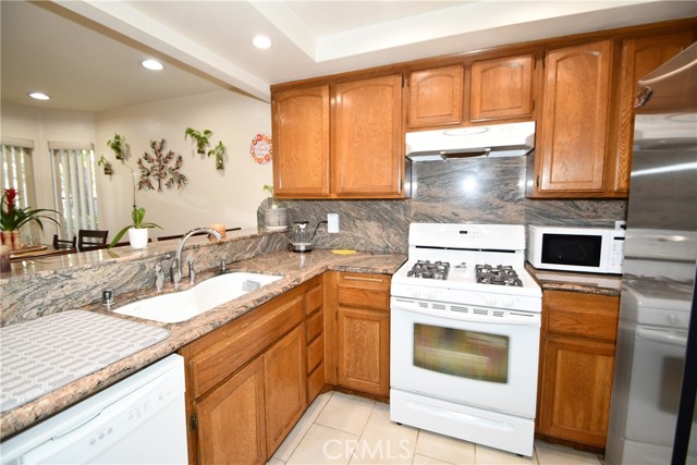 Detail Gallery Image 12 of 31 For 22220 S Vermont Ave #101,  Torrance,  CA 90502 - 2 Beds | 2 Baths