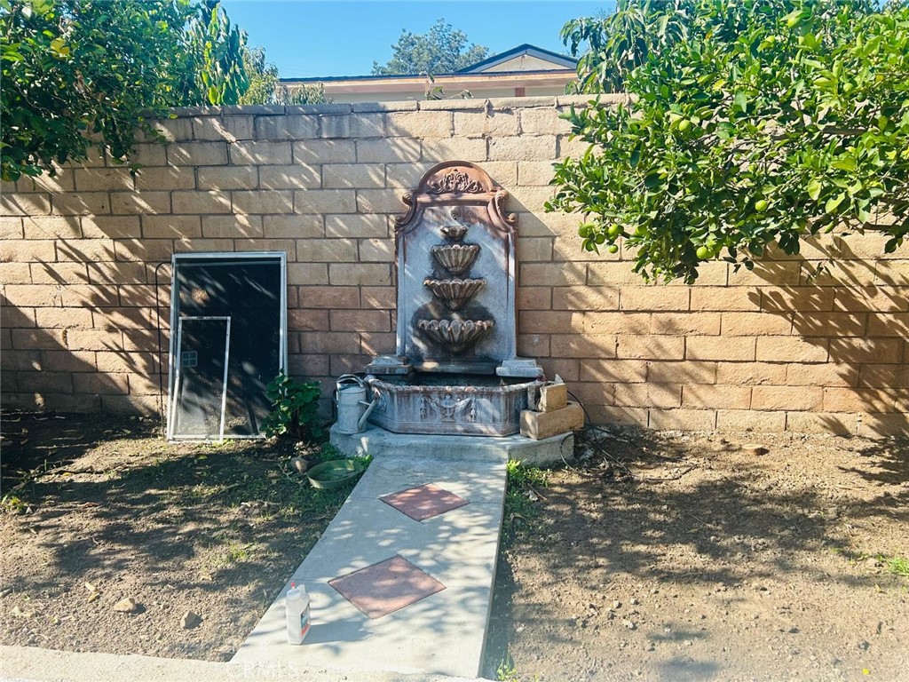https://media.crmls.org/medias/af428cd5-e20e-4a01-9abc-48cc3dfd90f7.jpg?preset=X-Large
