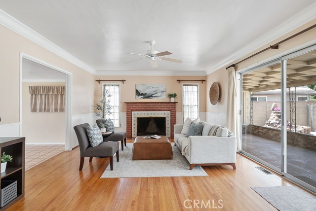 10525 Olive Street, Temple City CA: https://media.crmls.org/medias/af44447e-63ad-412b-b08f-d631982b182a.jpg