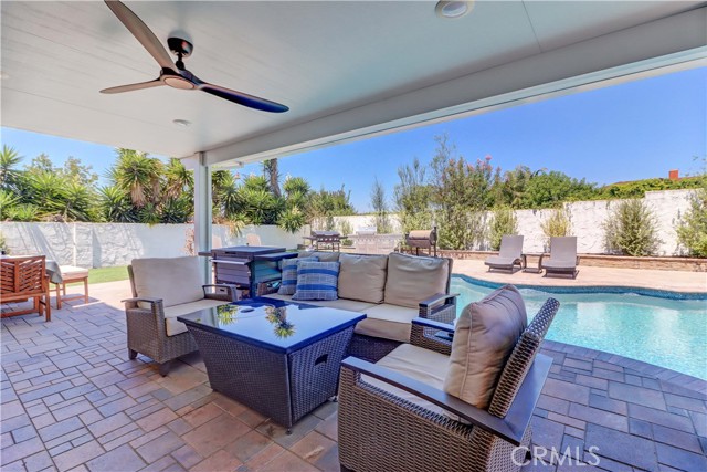 25701 Minoa Drive, Mission Viejo CA: https://media.crmls.org/medias/af45f039-afa0-4e2e-841f-b0349d66ed7f.jpg