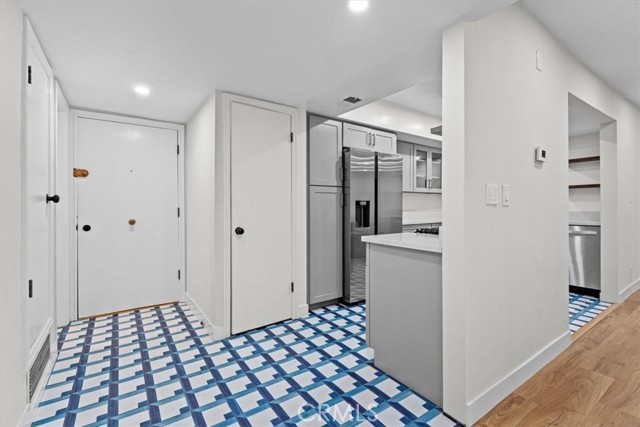 Detail Gallery Image 12 of 25 For 6752 Hillpark #303,  Los Angeles,  CA 90068 - 2 Beds | 2 Baths