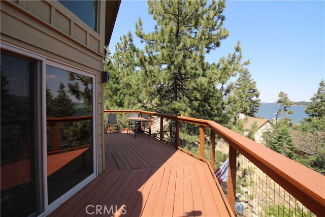 Detail Gallery Image 10 of 44 For 38532 N Shore Dr, Fawnskin,  CA 92333 - 3 Beds | 2/1 Baths