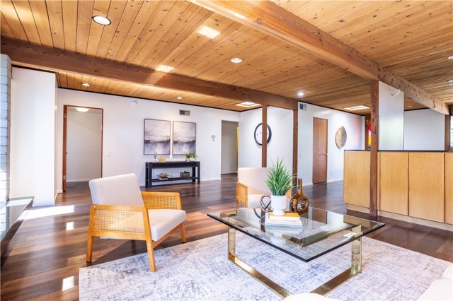 Detail Gallery Image 7 of 44 For 17442 Horace St, Granada Hills,  CA 91344 - 3 Beds | 3 Baths