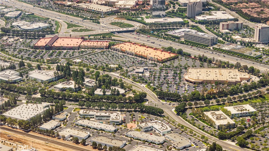 https://media.crmls.org/medias/af493bec-51ed-4b19-9575-899b8c82245e.jpg?preset=X-Large