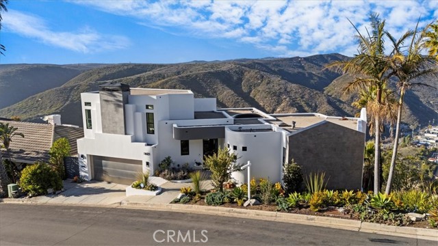 Detail Gallery Image 4 of 53 For 1425 Skyline, Laguna Beach,  CA 92651 - 4 Beds | 3/1 Baths