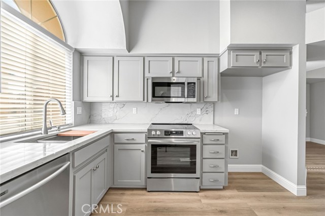 Detail Gallery Image 15 of 32 For 645 E Champlain Dr #106,  Fresno,  CA 93730 - 2 Beds | 4 Baths