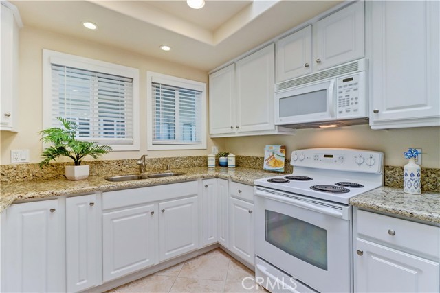 849 Ronda Mendoza, Laguna Woods CA: https://media.crmls.org/medias/af4b9887-eb6b-4cbe-8038-e0b11eb2e8e0.jpg