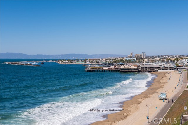 565 Esplanade, Redondo Beach, California 90277, 1 Bedroom Bedrooms, ,Residential,Sold,Esplanade,SB21248131