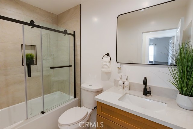 Detail Gallery Image 6 of 12 For 1615 W 67th, Los Angeles,  CA 90047 - 3 Beds | 2 Baths