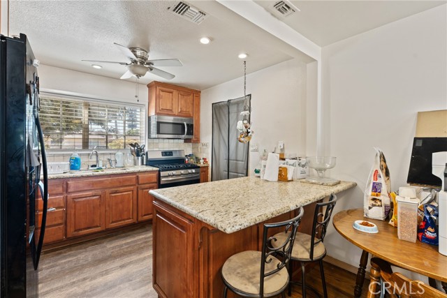Detail Gallery Image 5 of 12 For 944 S Russelee Dr, West Covina,  CA 91790 - 2 Beds | 1 Baths