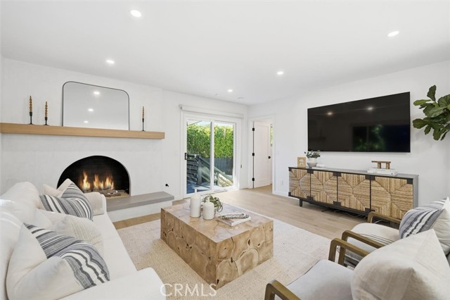 Detail Gallery Image 3 of 28 For 3521 Pine Ave, Manhattan Beach,  CA 90266 - 3 Beds | 2 Baths