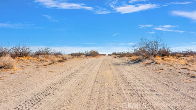 Detail Gallery Image 7 of 9 For 111 Holly St, Adelanto,  CA 92301 - – Beds | – Baths