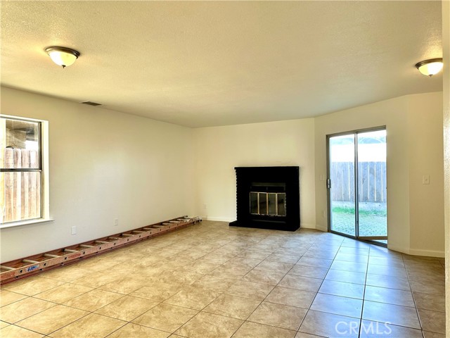 Detail Gallery Image 5 of 21 For 2511 N Knoll Ave, Fresno,  CA 93722 - 3 Beds | 2/1 Baths