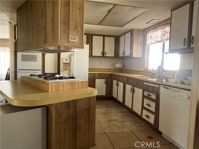 9391 California Avenue, Riverside CA: https://media.crmls.org/medias/af4ec56b-010c-4230-818e-28716da9fc16.jpg